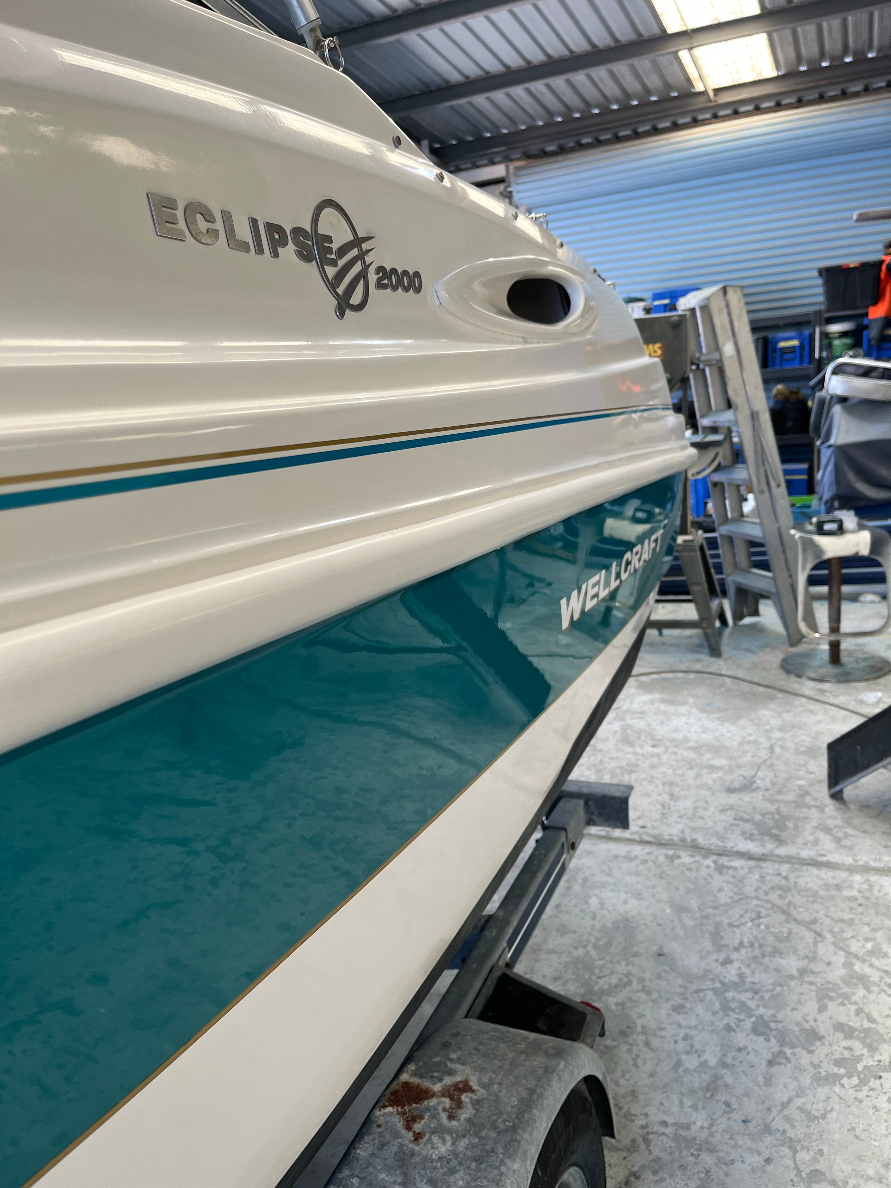 Wellcraft Eclipse 2000 teal and white gelcoat respray